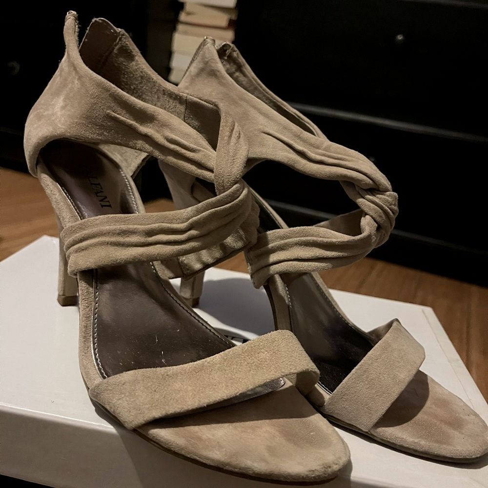 Aflani beige heels